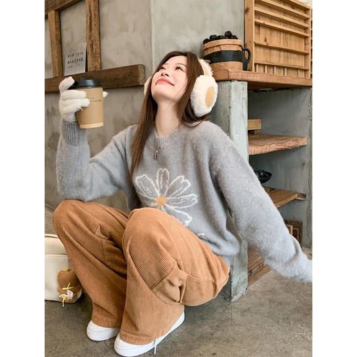 <曾小咸推荐>现货秒杀 ！微信超特价！小雏菊印花毛衣 日常209.99 立减120 秒杀89.99！！ 灯芯绒直筒休闲裤  秒杀99.99！！ 商品图3