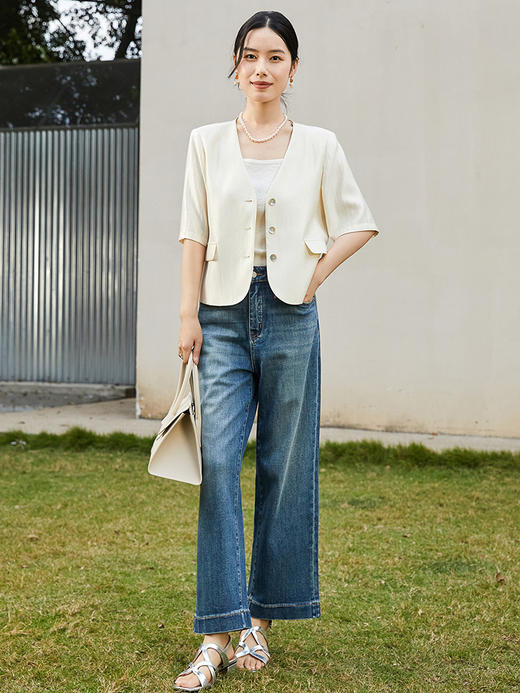 极简通勤奶白色 V 领短袖西装外套 天丝棉透气薄款 夏季宽松显瘦通勤开衫 商品图1