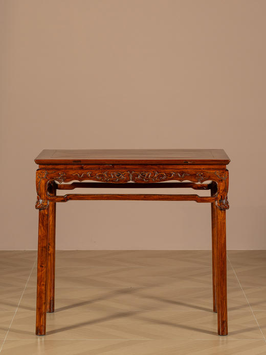 清	黄花梨束腰展腿卷草纹半桌 商品图4