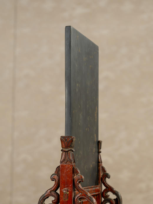 清	木雕朱漆卷草纹边座嵌金星金晕歙砚板插屏 商品图2