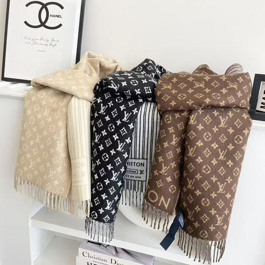 秋冬特惠💰360 LV围巾 流苏饰边 绵羊毛 绒线围巾 男女同款情侣款 尺寸：35X240cm 95%纯羊毛 5%山羊毛 商品图2