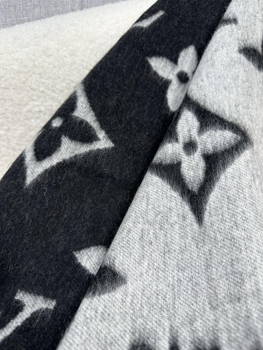 秋冬特惠💰240 LV围巾 霍思燕同款披肩围巾两用！ 商品图7