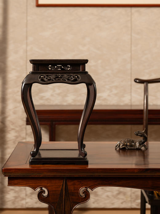 清	红木透雕花卉纹束腰三弯腿带托泥方形花几摆件 商品图4