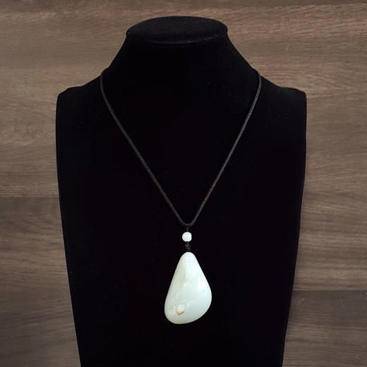 【天然正品】天然新疆籽料细腻一级白油润度佳观音持莲（平安安乐）和田玉吊坠项链53.5*36.5*17.4MM（皆取最大值）290925NJM26 商品图7