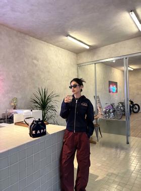 💙💄藏蓝 + 酒红！酷飒女孩的早秋松弛感穿搭