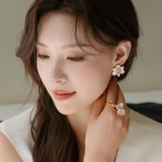 美颂之光 MAISON LUMIERE 十二花神水仙耳环 商品图3