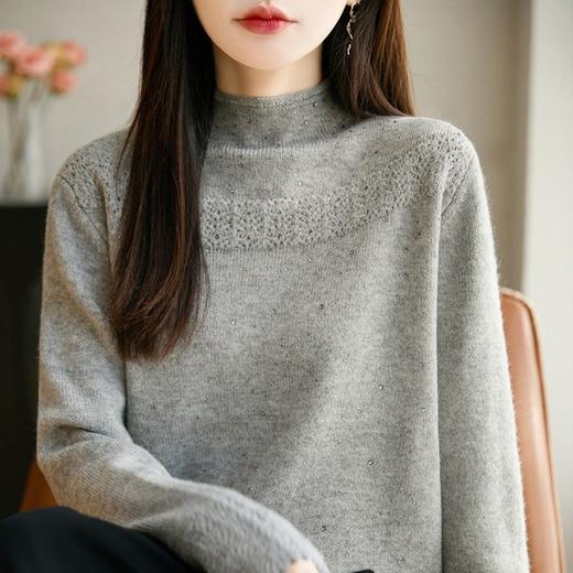 「自」全新升级【铂金会员128/天猫169/差价41】(10811)洛诗琳时髦半高领钩花毛衣2026新款气质烫钻保暖针织打底衫 商品图1