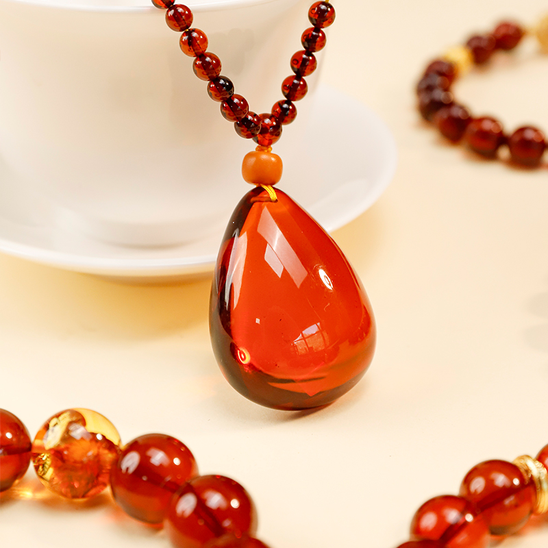 汀青·赤金凝脂缅甸老矿血珀专场，新年贵气首饰，色泽浓郁如血，光芒璀璨夺目