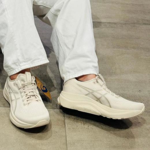 【超模君严选 亚瑟士 GEL-KAYANO 32】稳定支撑跑步鞋，脚感飞跃，流畅到会让你笑出声！跑者缓降！满足跑者与潮流人士的双重需求 商品图3