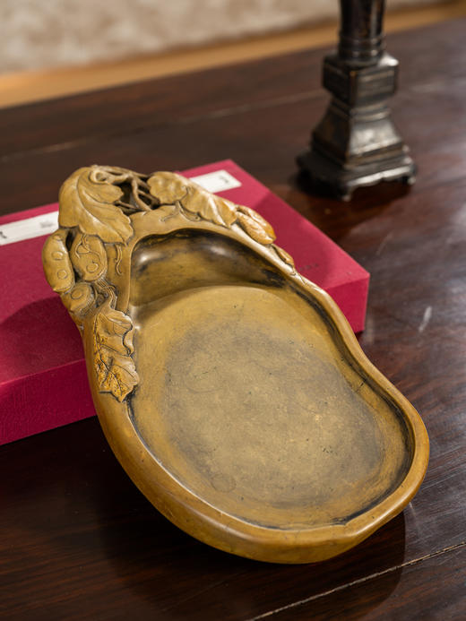 清	豆荚纹随形绿端石砚 商品图0