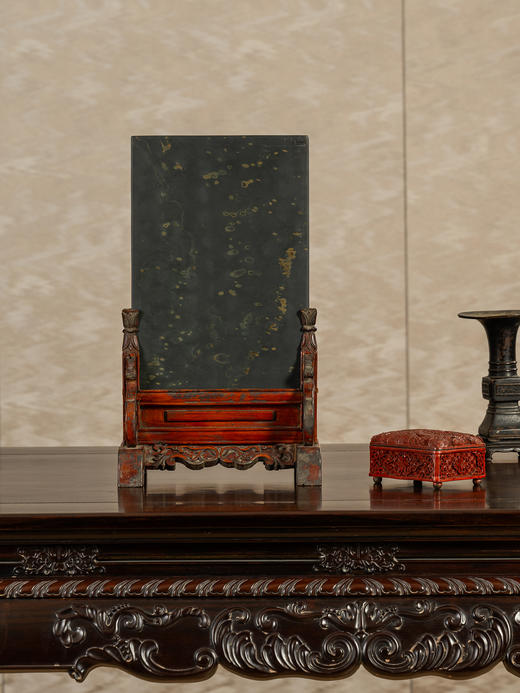 清	木雕朱漆卷草纹边座嵌金星金晕歙砚板插屏 商品图4