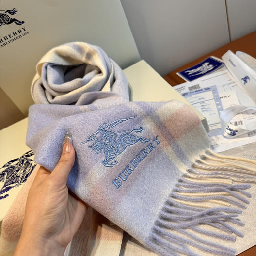 秋冬特惠💰280 巴宝莉围巾 超高级的颜色设计，【大格战马】 商品图7