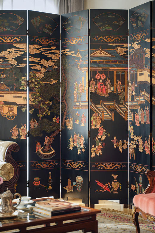 【已售】独角鹿西洋古董20世纪中国出品官邸人物与奇石花鸟主题黑漆地款彩双面八曲屏风 商品图2