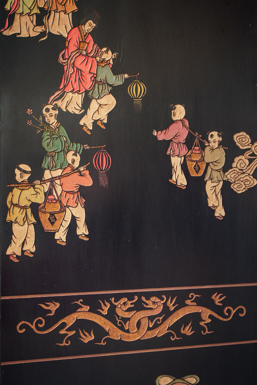 【已售】独角鹿西洋古董20世纪中国出品官邸人物与奇石花鸟主题黑漆地款彩双面八曲屏风 商品图13