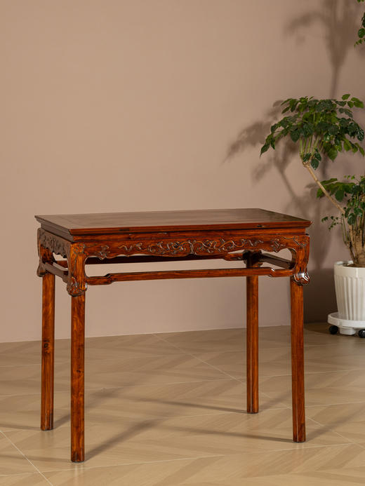 清	黄花梨束腰展腿卷草纹半桌 商品图1