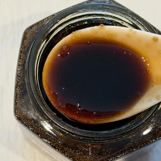 《沉默的蜜蜂》 云南野采树洞黑蜜 陈年蜜 米团花为蜜源的稀有蜂蜜 独特花香中带药香焦糖香（云南昆明顺丰陆运发货） 商品图3