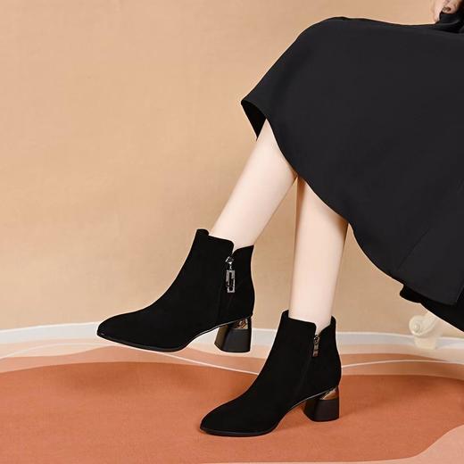 秋冬新款尖头粗跟绒面短筒时装靴子女网红成熟时尚休闲高跟女靴子 商品图3