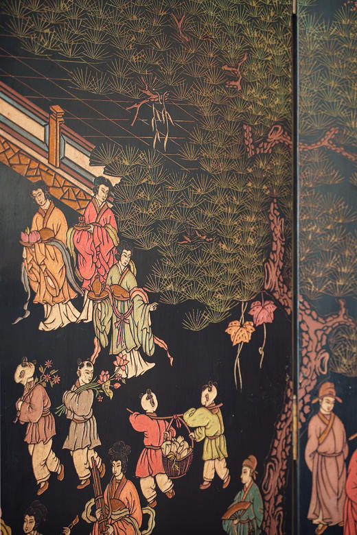 【已售】独角鹿西洋古董20世纪中国出品官邸人物与奇石花鸟主题黑漆地款彩双面八曲屏风 商品图7