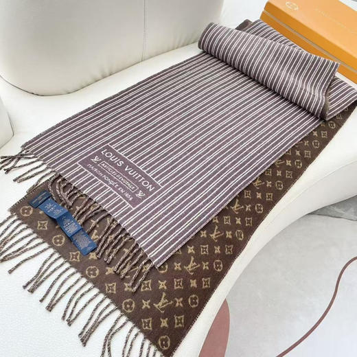 秋冬特惠💰360 LV围巾 流苏饰边 绵羊毛 绒线围巾 男女同款情侣款 尺寸：35X240cm 95%纯羊毛 5%山羊毛 商品图5