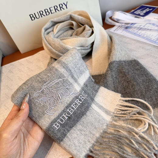 秋冬特惠💰280 巴宝莉围巾 超高级的颜色设计，【大格战马】 商品图7