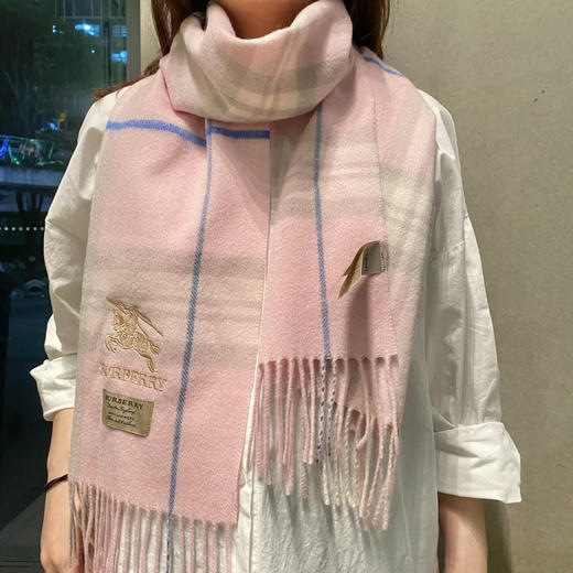 秋冬特惠💰240 巴宝莉男士女士围巾新品 经典条纹编织围巾 商品图0