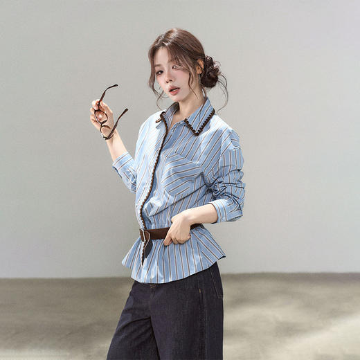 西遇独特花边条纹蓝色衬衫女2026年春季新款韩系chic宽松衬衣SS060070 商品图0