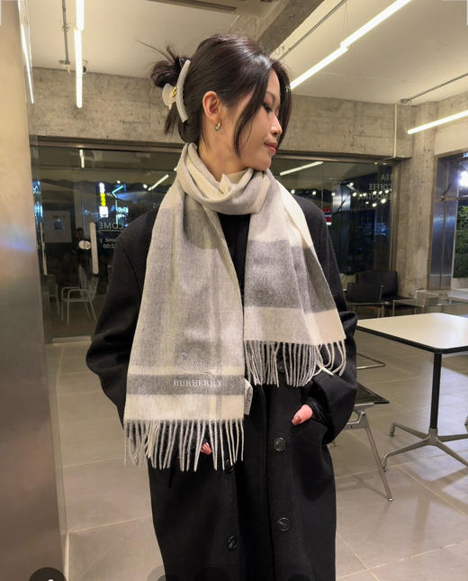 秋冬特惠💰280 巴宝莉围巾 超高级的颜色设计，【大格战马】 商品图8