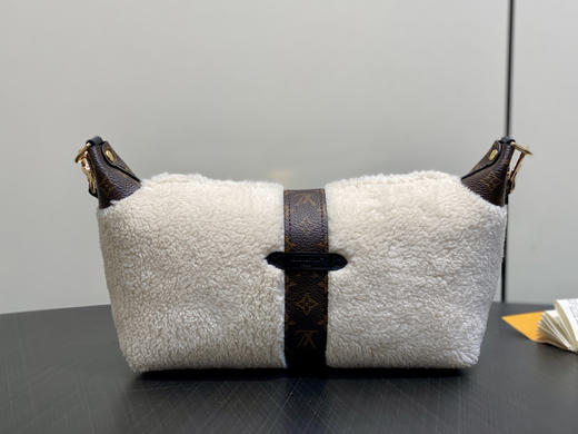 驴家 POCHETTE MIA毛绒复古腋下包 商品图3