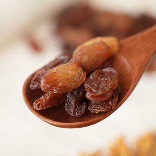 【蜜饯精选】新疆红香妃葡萄干 新疆吐鲁番当季优质红香妃葡萄 人工筛选自然晾晒而成  粒大无核 果肉厚实 肉软清甜 有近似玫瑰花的香味 商品图4