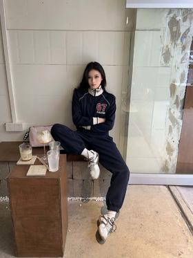 藏青色运动套装｜咖啡店松弛感穿搭 get！