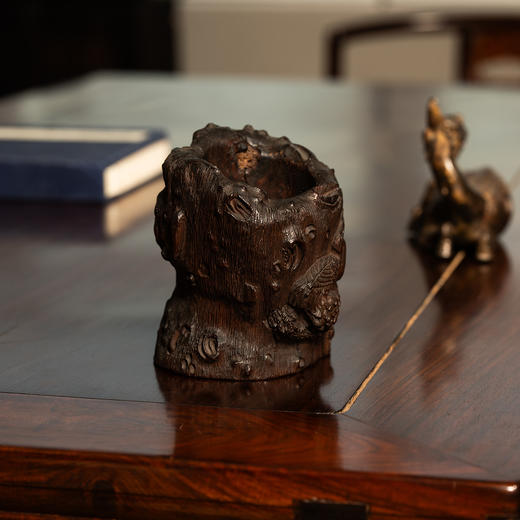 清	紫檀木雕松鹤延年随形笔筒（黄花梨底） 商品图1