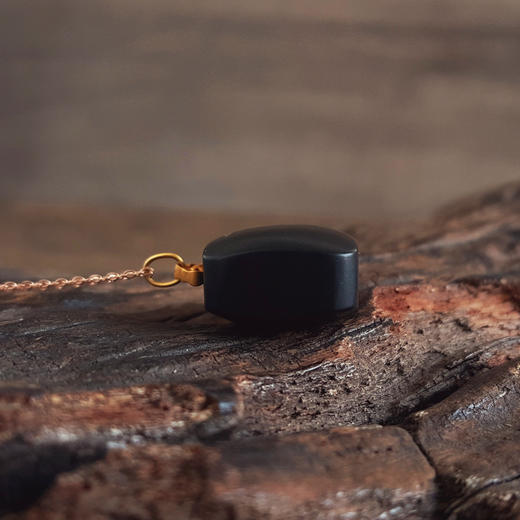 【天然正品】AU750黄金镶天然细腻方形平安无事牌和田玉墨玉吊坠项链22.4*15.1*10.2MM（皆取最大值）链长：45CM（长度可调节）171225NJS50特价：1480 商品图6