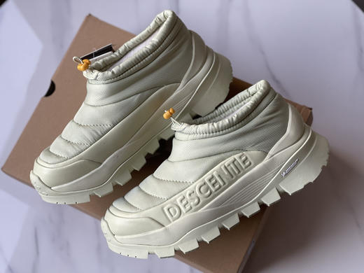 点此购买 迪桑特女士复古轻质耐磨低帮生活休闲鞋 98 339524 商品图1