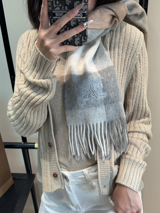 秋冬特惠💰260 巴宝莉围巾 惊艳！披着围着都美的~让人过目不忘 商品图2