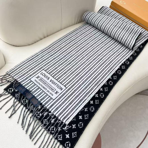 秋冬特惠💰360 LV围巾 流苏饰边 绵羊毛 绒线围巾 男女同款情侣款 尺寸：35X240cm 95%纯羊毛 5%山羊毛 商品图5