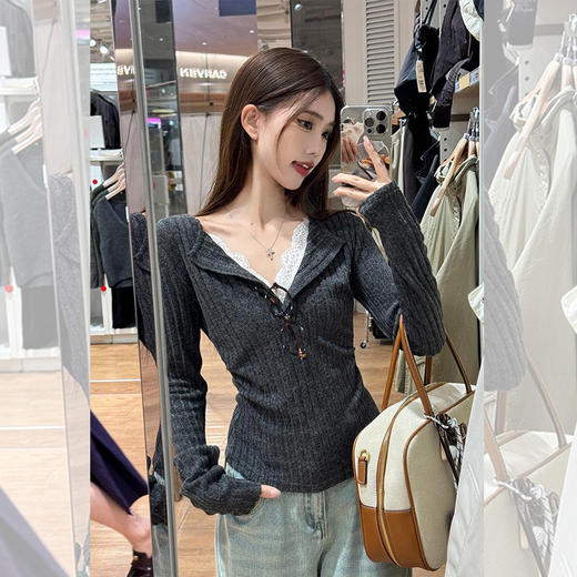 西遇假两件拼接长袖T恤女2026年春季新款v领收腰蕾丝内搭打底衫SS060064 商品图3