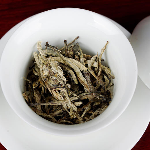 3年陈白毫银针，2022年云南冰岛头春单芽制作，357g/饼，数量有限；先抢先得！ 商品图3