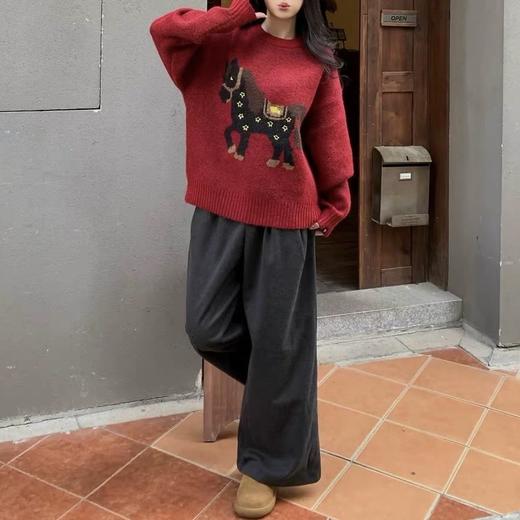富比羊新年小马羊毛衣 绵羊毛混纺亲肤软糯 新年限定本命红显白到发光 宽松套头版型不挑身材显瘦显气质 商品图6