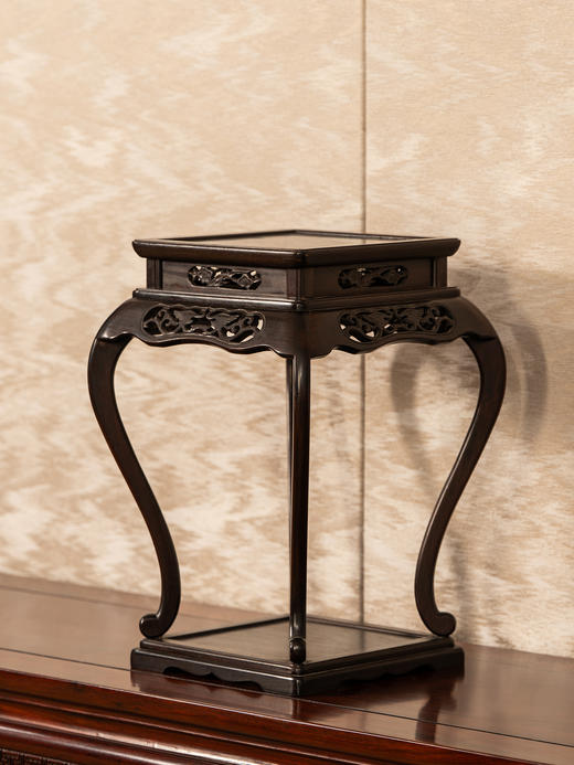 清	红木透雕花卉纹束腰三弯腿带托泥方形花几摆件 商品图3