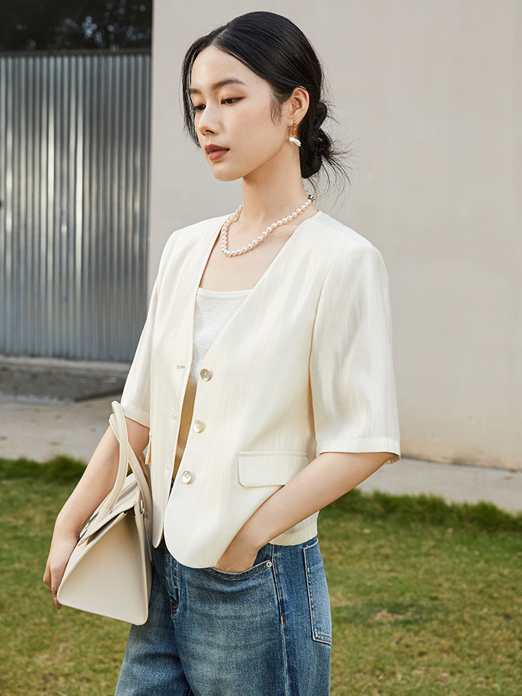 极简通勤奶白色 V 领短袖西装外套 天丝棉透气薄款 夏季宽松显瘦通勤开衫