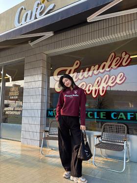 红配黑的经典组合，是时尚街头的入场券