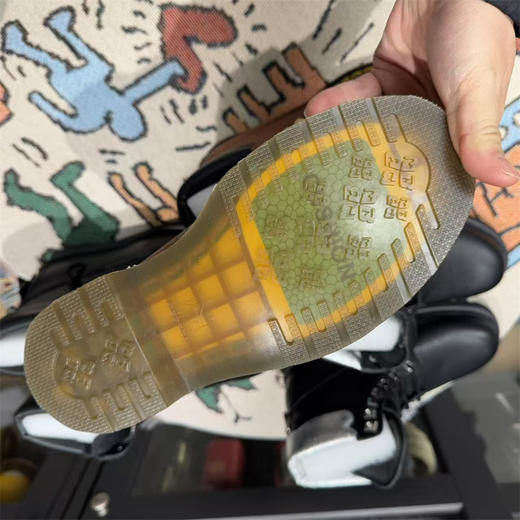 兄弟们，今天把专柜四位数的狠货给你们薅来了 ——叫北风品牌马丁靴，这是专柜线下款，线上基本找不到！就几双 随时下架！ 商品图8