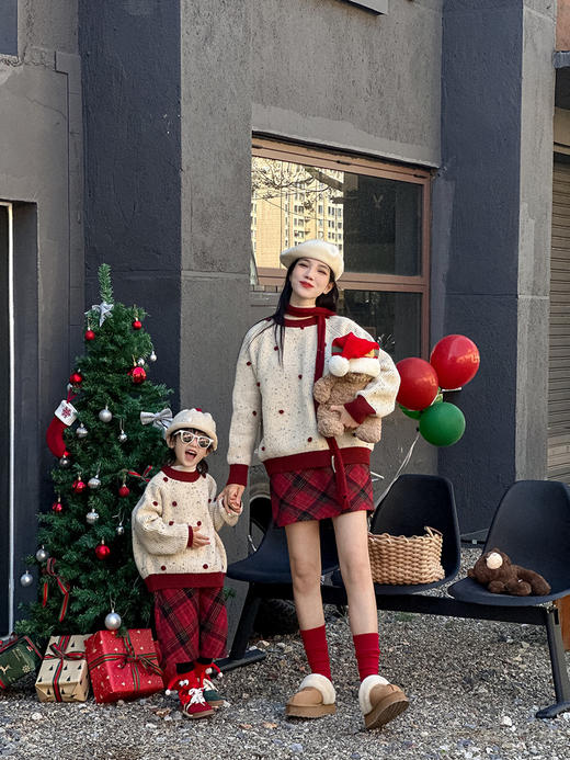 【亲肤柔软舒适❗️充满温馨仪式感】一起玩亲子装母子母女一家三口毛衣男女儿童圣诞立体毛球套头毛衣。jc 商品图1