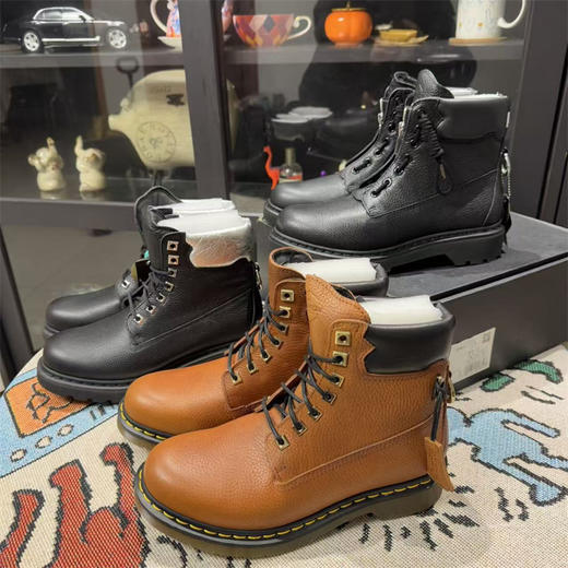 兄弟们，今天把专柜四位数的狠货给你们薅来了 ——叫北风品牌马丁靴，这是专柜线下款，线上基本找不到！就几双 随时下架！ 商品图1