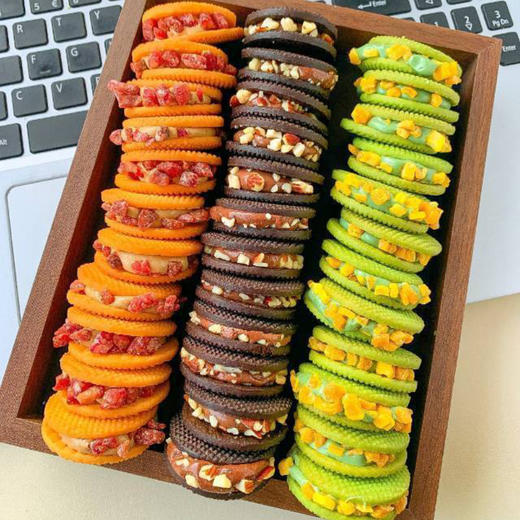 【甜原柿吉沙不列夹心饼干】一口拉丝🍪酥松香脆 果香+牛轧奶香+酥香饼干😋三角形稳定的丰富口感 加热后像云端处的美味🥰  商品图0