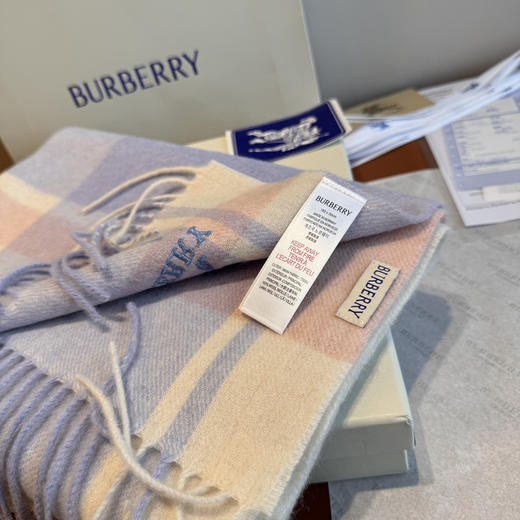 秋冬特惠💰280 巴宝莉围巾 超高级的颜色设计，【大格战马】 商品图6