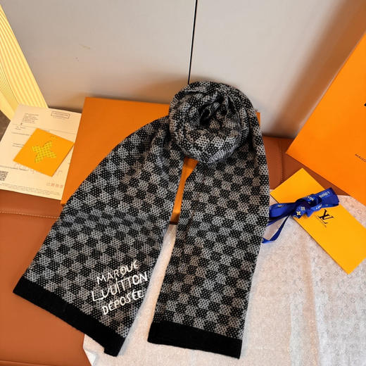 秋冬特惠💰380 LV新款棋盘格围巾 怒赞推荐 手感超好 超级软糯的羊绒围巾 商品图2