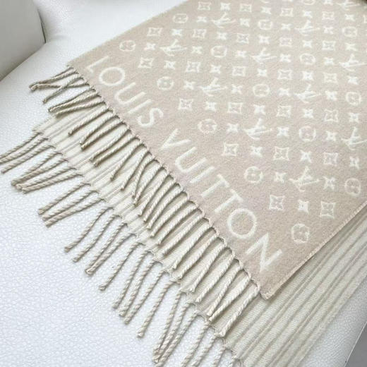秋冬特惠💰360 LV围巾 流苏饰边 绵羊毛 绒线围巾 男女同款情侣款 尺寸：35X240cm 95%纯羊毛 5%山羊毛 商品图6