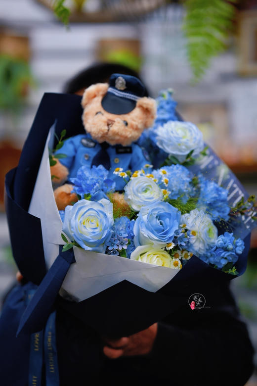 【1月10日警察节】警察小熊花束199（现货 下单即可到店自提） 商品图1