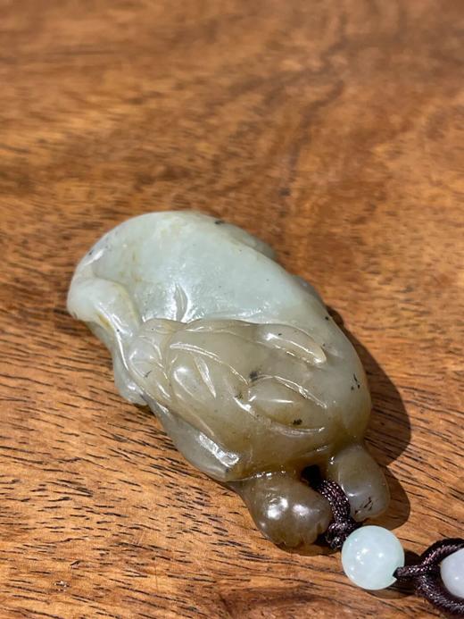 褐沁白玉雕貔貅兽吊坠，顺丰包邮 商品图1